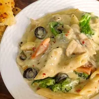 Pasta with garlic bread|Anusha Kurupさん