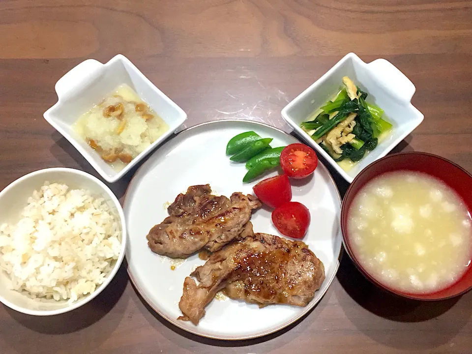 旦那さん作豚肉甘辛焼き とろろ汁 小松菜と揚げのさっと煮 おろしなめこ|おさむん17さん