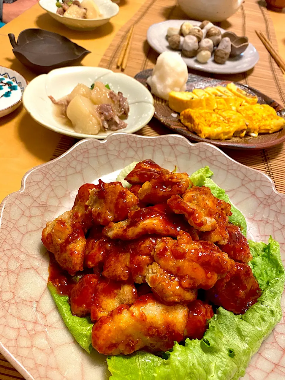 Snapdishの料理写真:今夜はヤンニョムチキン　きぬかつぎ　穴子の卵焼き　カブの煮物|エトフさん