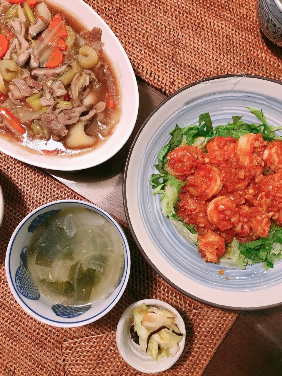 Stir fried shrimp with chili sauce,Simmered dish with oyster sauce and soy sauce,and soup|taka-chanさん