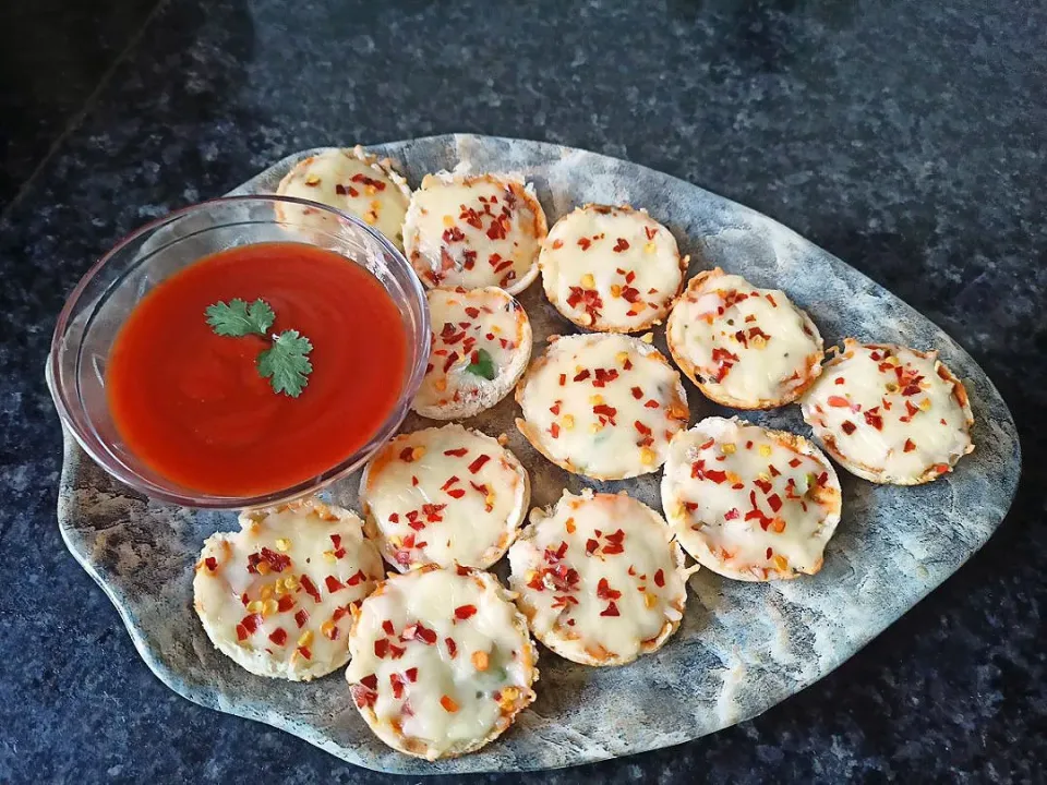 Cute Mini Pizza Cup Recipe....10minutesquick starter recipe 😋
plz visit our YouTube channel for more such recipes|Food philicさん