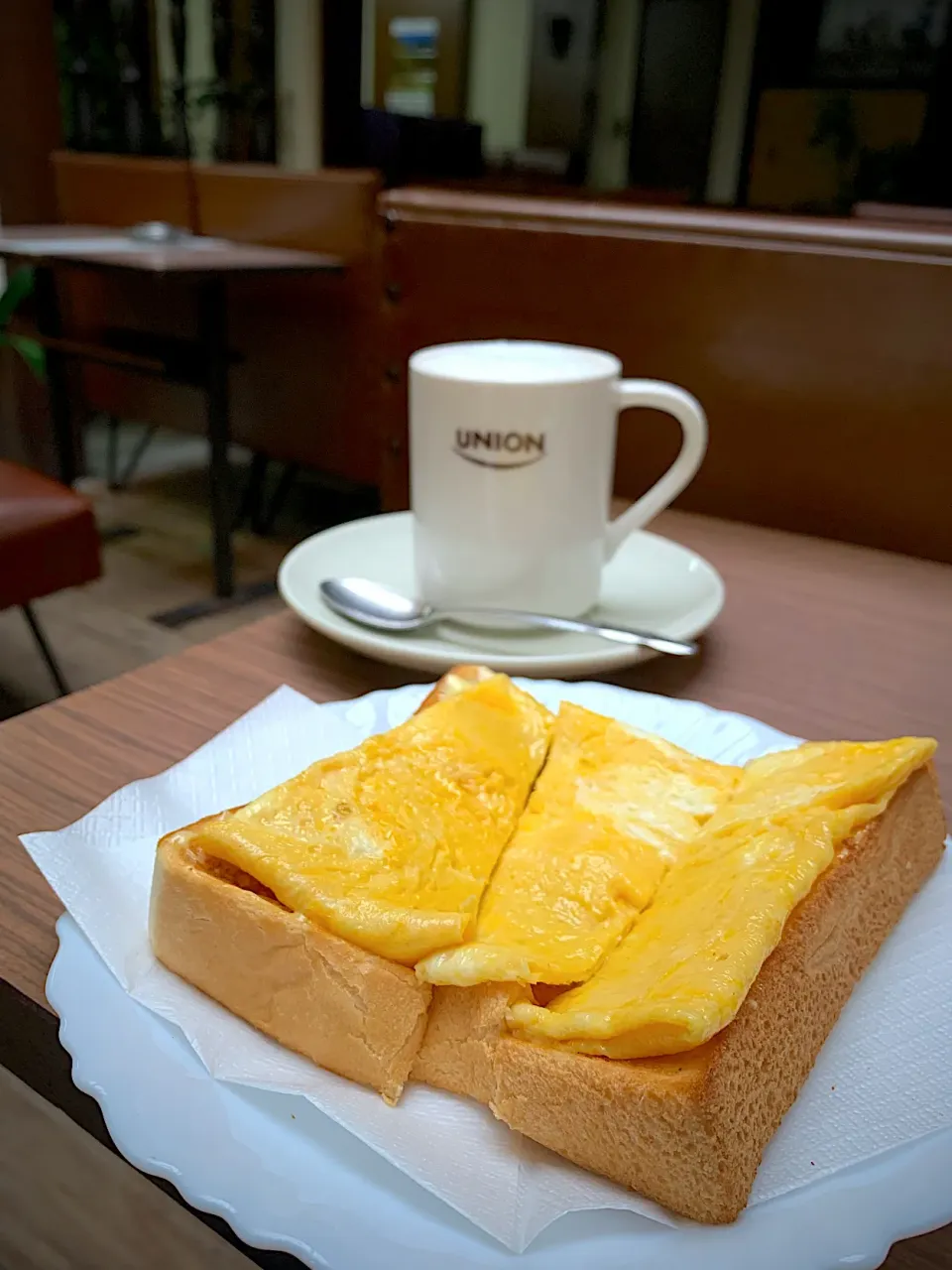 たまごトーストとカフェオレ|みゃ〜・はつさん