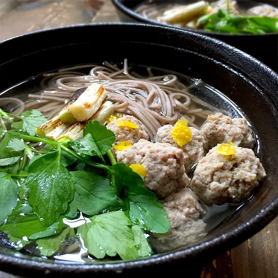 Snapdishの料理写真:鴨団子と芹のお蕎麦🌱🦆🥢#出雲蕎麦 #年越し蕎麦|七海さん