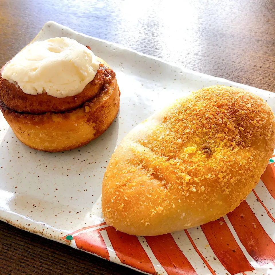 カタネベーカリーさんのカレーパンとシナモンロール|Makigelinaさん