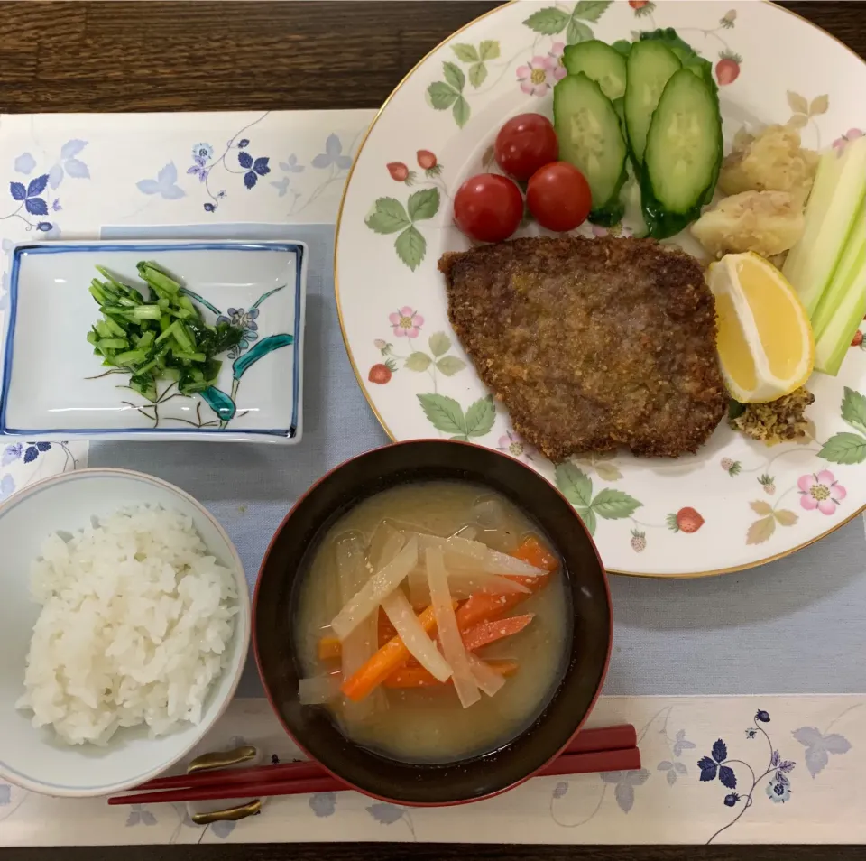 Snapdishの料理写真:ビフカツの夕食。|tamemitiさん