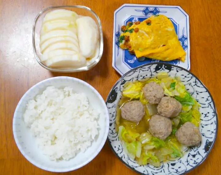 Snapdishの料理写真:１２月２６日　白菜といわしのつみれ煮　納豆オムレツ　糖しぼり大根|いもこ。さん