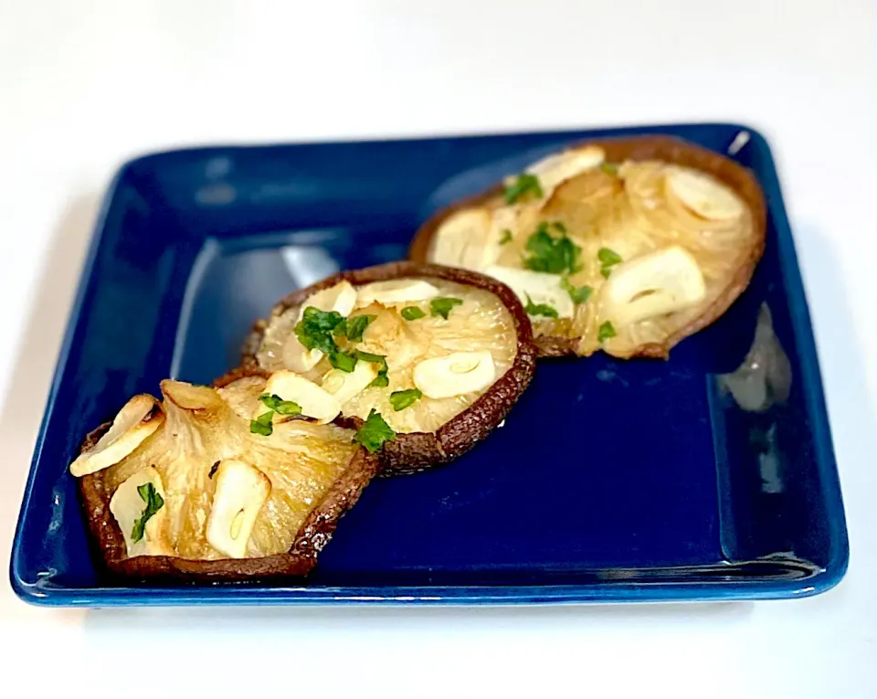 椎茸のにんにくホイール焼き|かっちゃん杉さん