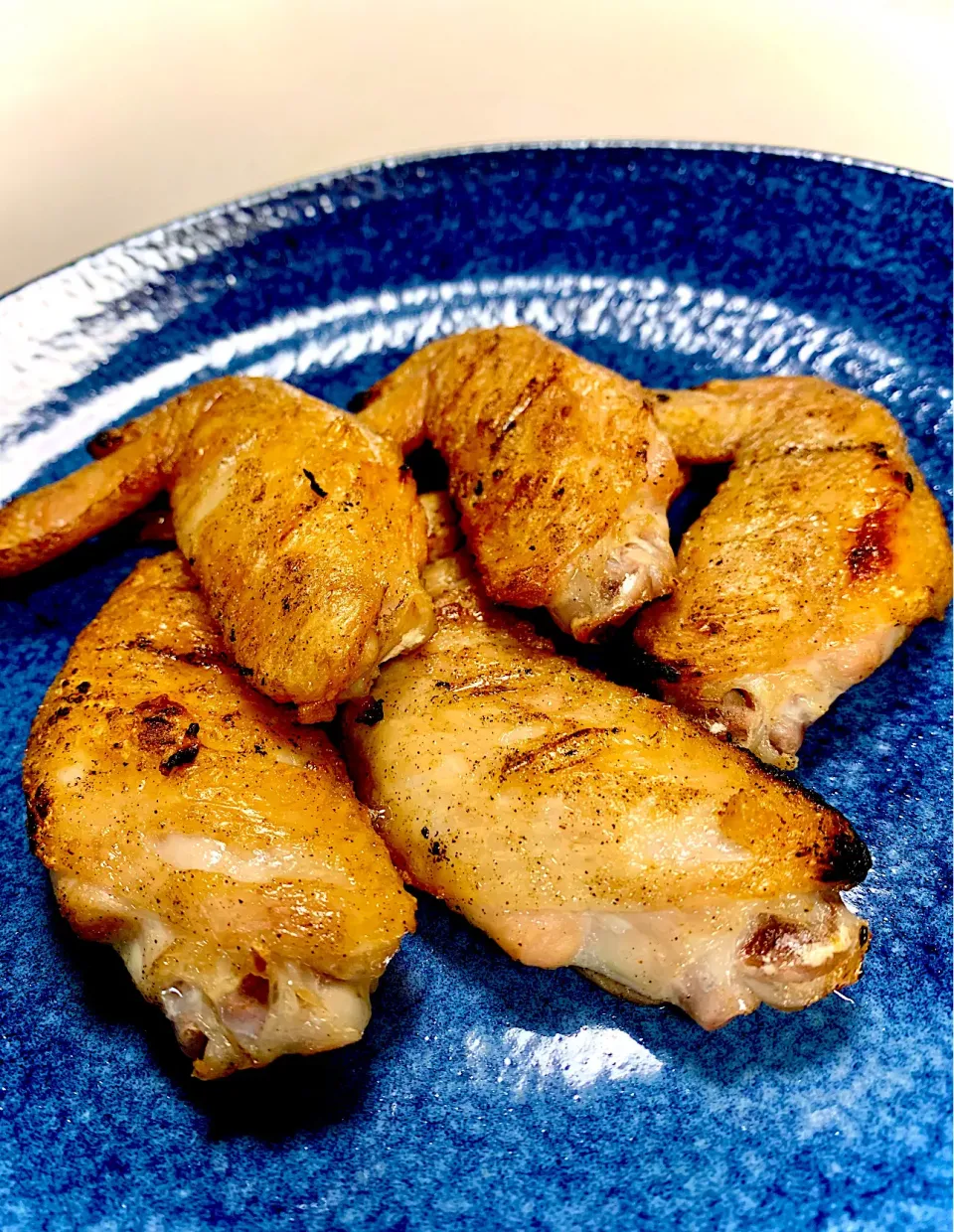 TEBASAKI: Japanese grilled chicken wings with a little sea salt|gonbenさん