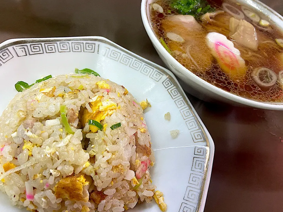 Snapdishの料理写真:＃町中華　半チャンラーメン|須佐 浩幸さん