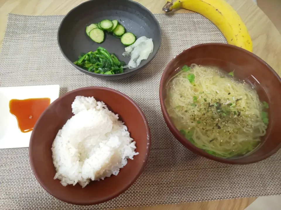 白飯
塩ラーメン
きゅうりスライス
玉ねぎスライス
ほうれん草塩ゆで
バナナ|あぎふぁんさん