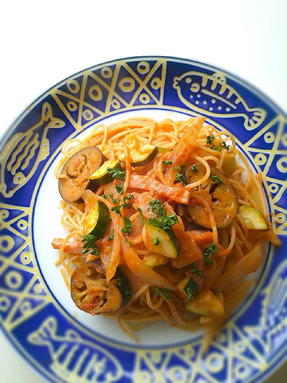 トマトクリームパスタで昼ごはん🎵|まめころさん