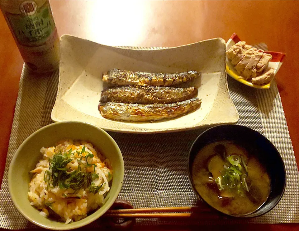 Snapdishの料理写真:Today's dinner🍴たらこ煮･秋刀魚の蒲焼･ｴﾘﾝｷﾞと根菜の混ぜご飯･揚げ茄子のお味噌汁|🌈Ami🍻さん