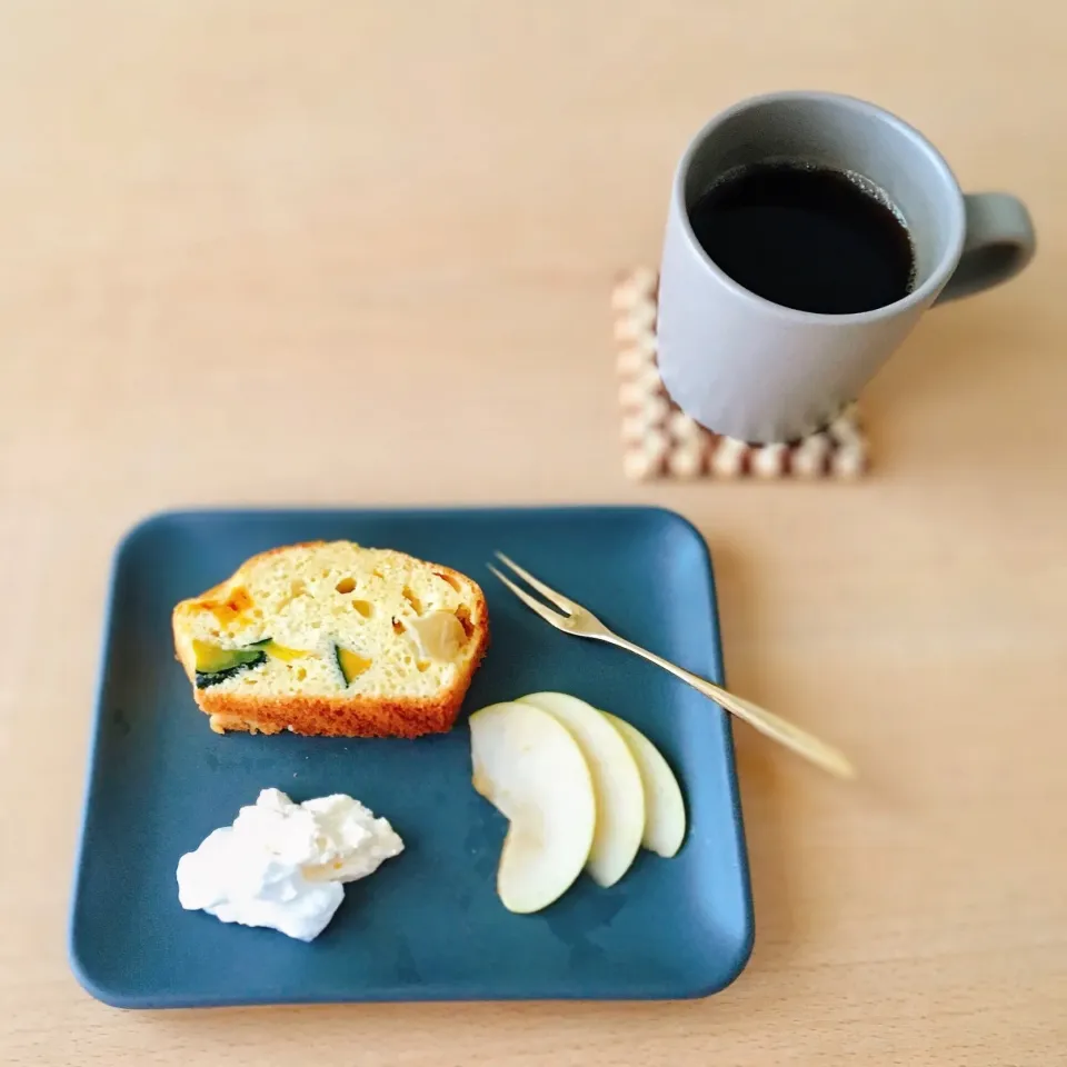 りんごが食べたい　パウンドケーキ|FIKA789さん