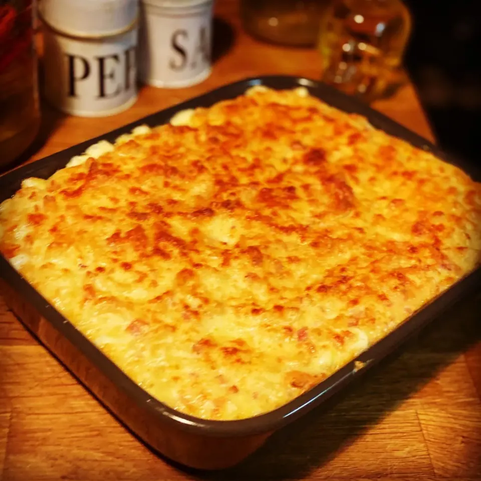 Oven Baked Macaroni Cheese & pancetta Pasta 
Hmmmmm very delicious wanna take a nap too full #dinner #pasta #macaroni #chefemanuel|Emanuel Hayashiさん