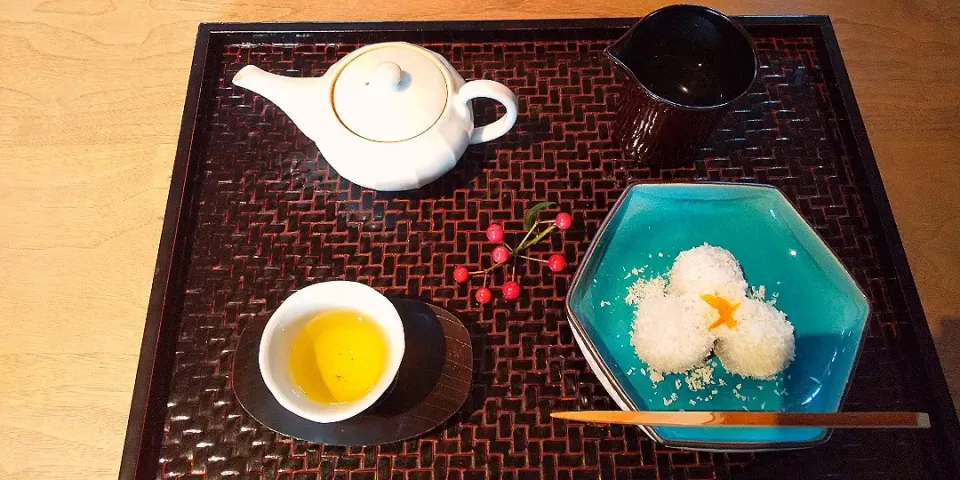 九谷焼美術館のカフェ🍵 ココナッツ白玉チョコだんごがとーても美味でした🍡|さくらんぼさん