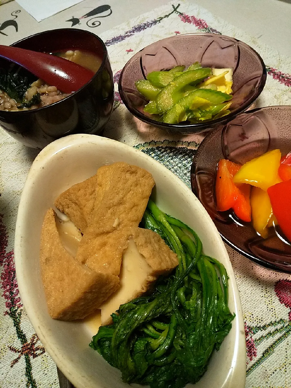 Snapdishの料理写真:今日のお昼
※厚揚げ煮
※きのことワカメの雑穀ご飯雑炊
※セロリのめんつゆ浅漬
※パプリカピクルス|れあMIXさん