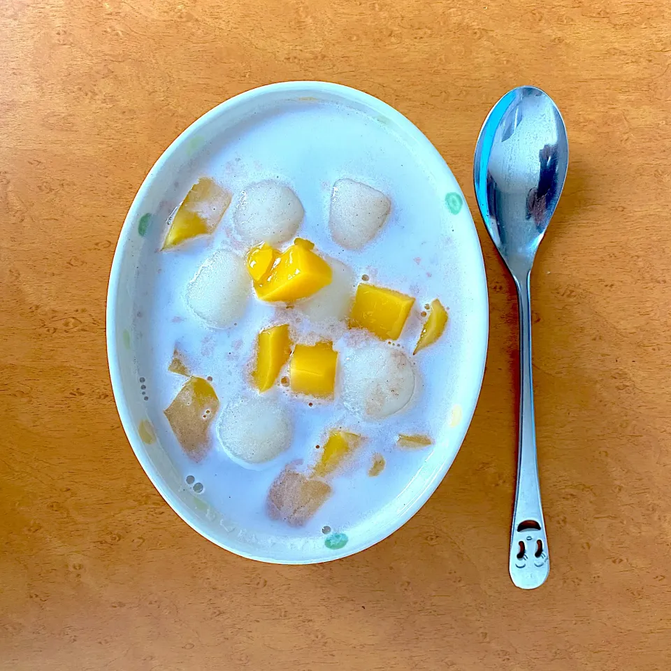 Mochi with redbean soup + mango puding, lets eat something hot this noon :)|MI 「いどりす」さん