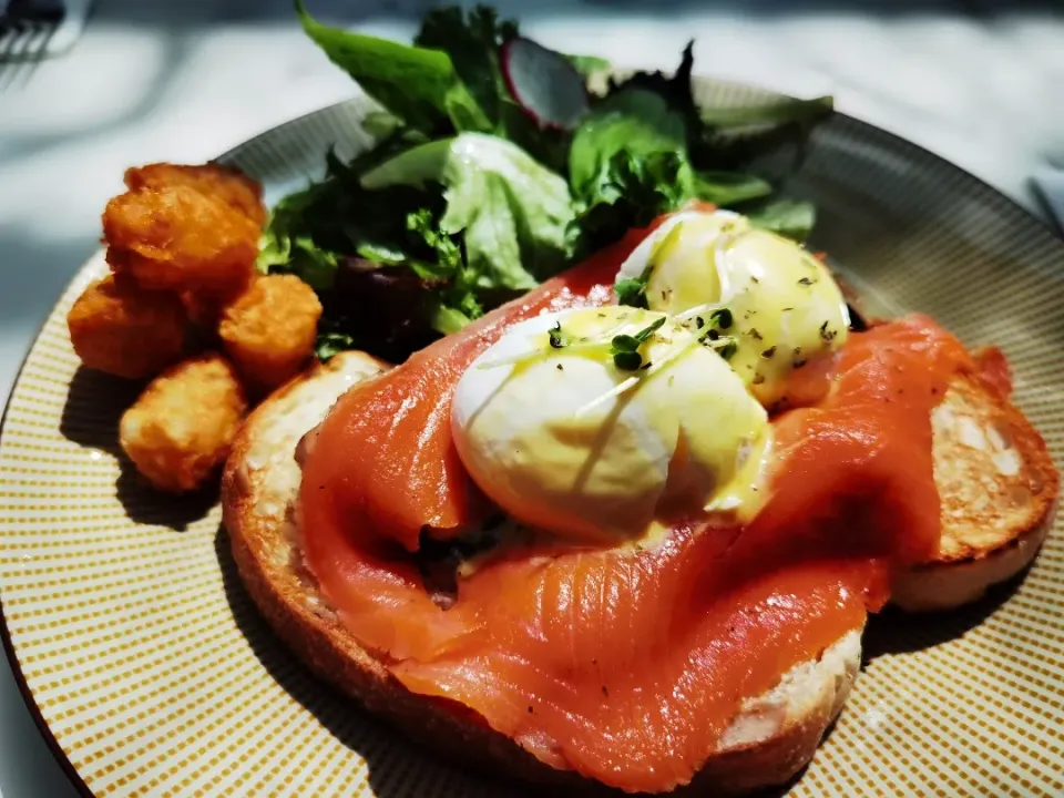 Smoked salmon benedict|Nerine by Eisyaramlanさん