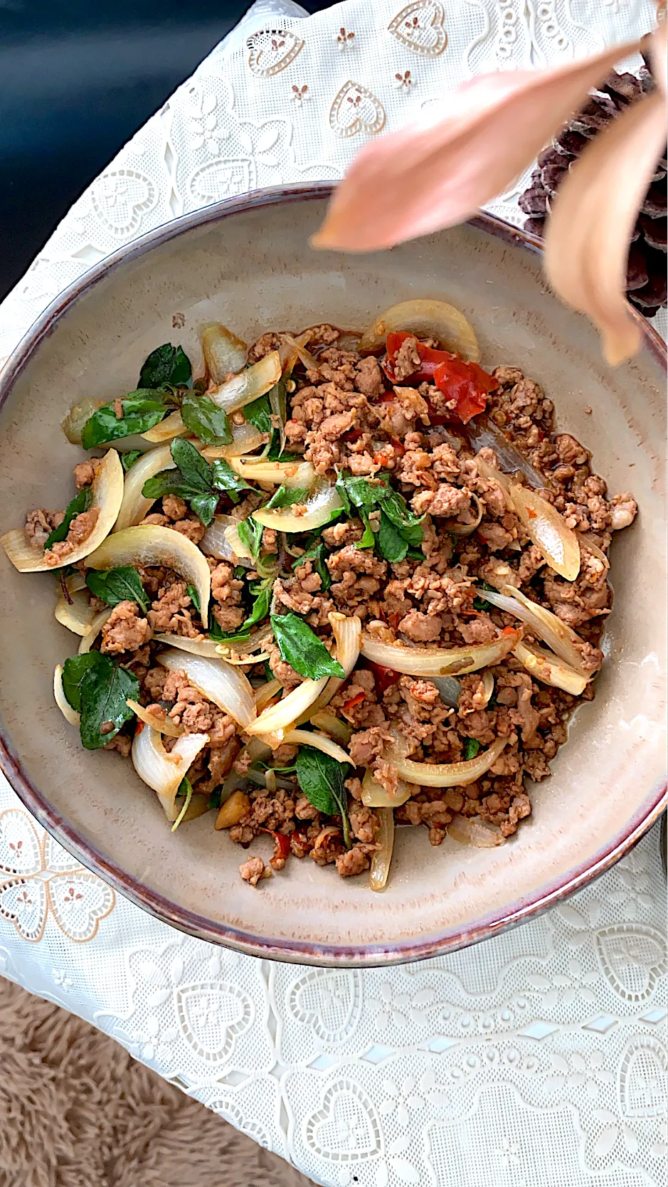 Stir fried Thai basil & Onion with minced beef|Natchy🦋さん