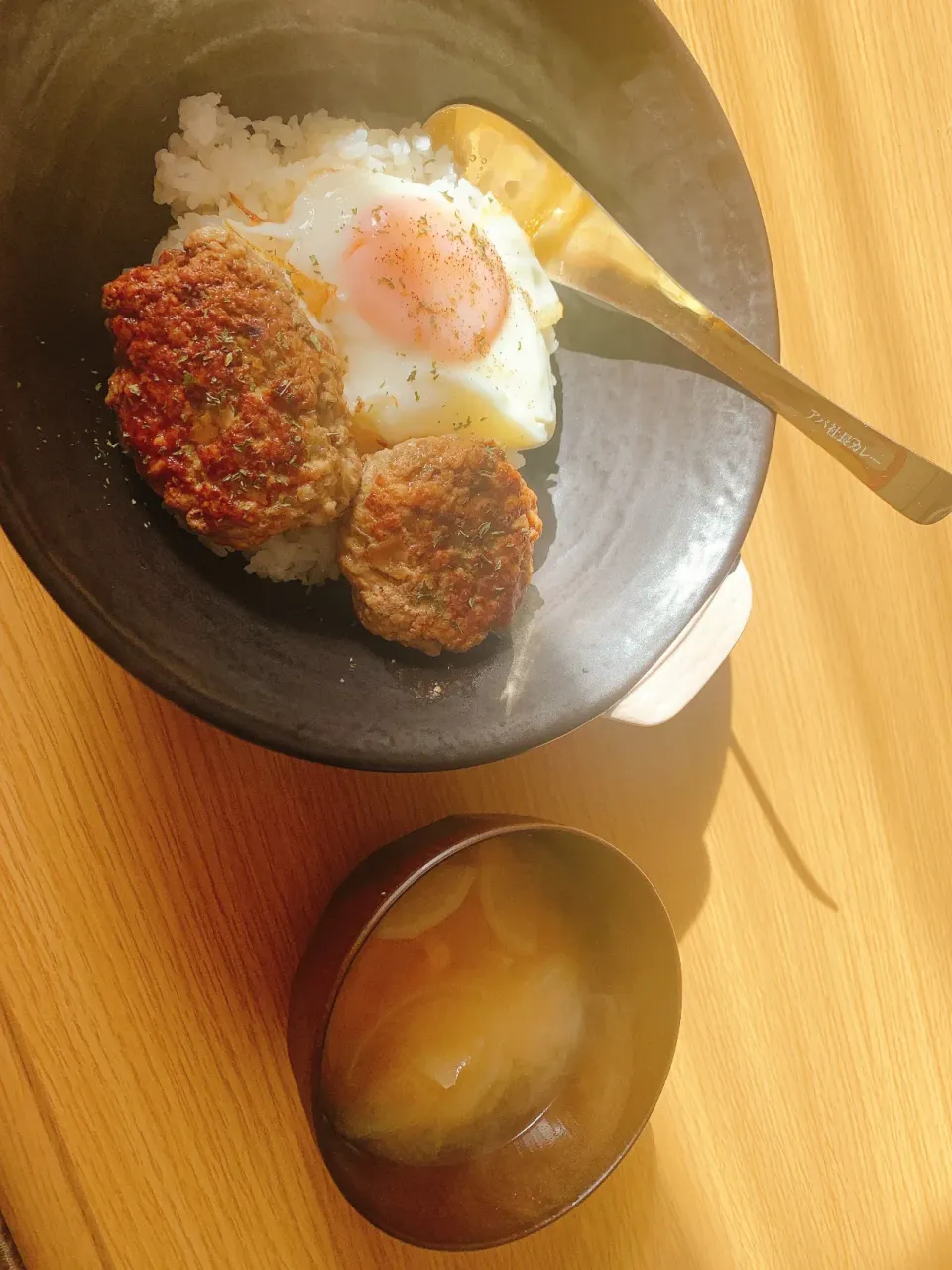 Snapdishの料理写真:ロコモコ丼|あみたんさん