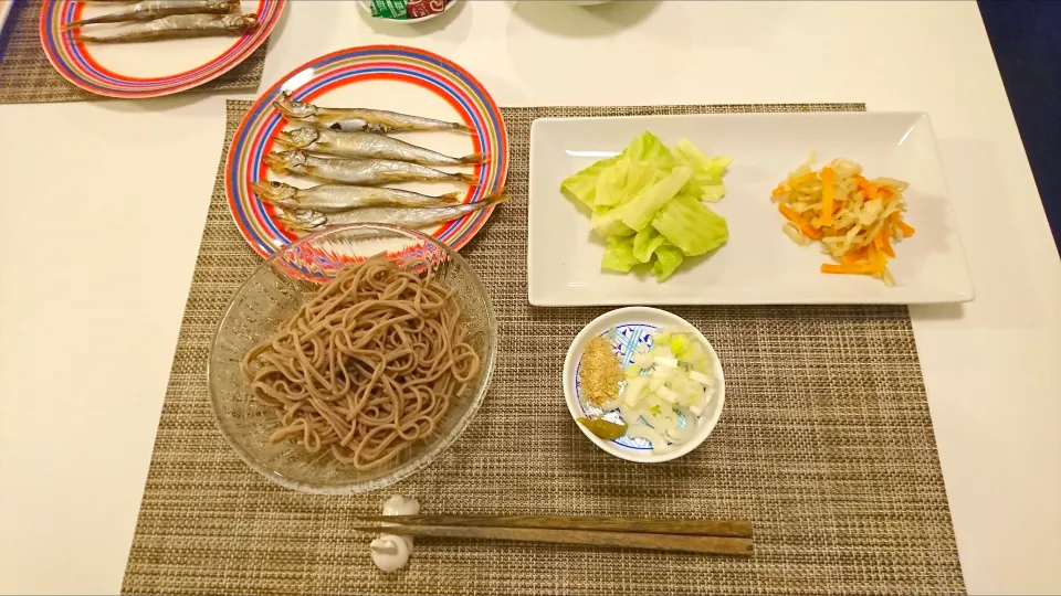 今日の夕食 ししゃも、キャベツサラダ、切り干し大根の煮物、十割そば|pinknari🐰🌈さん