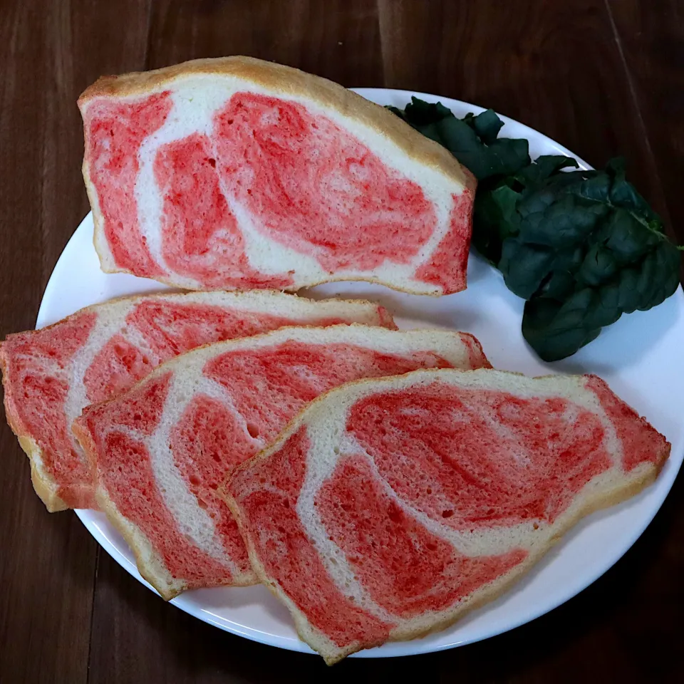 サーロインステーキのパンを焼きました🥩|izuyoさん