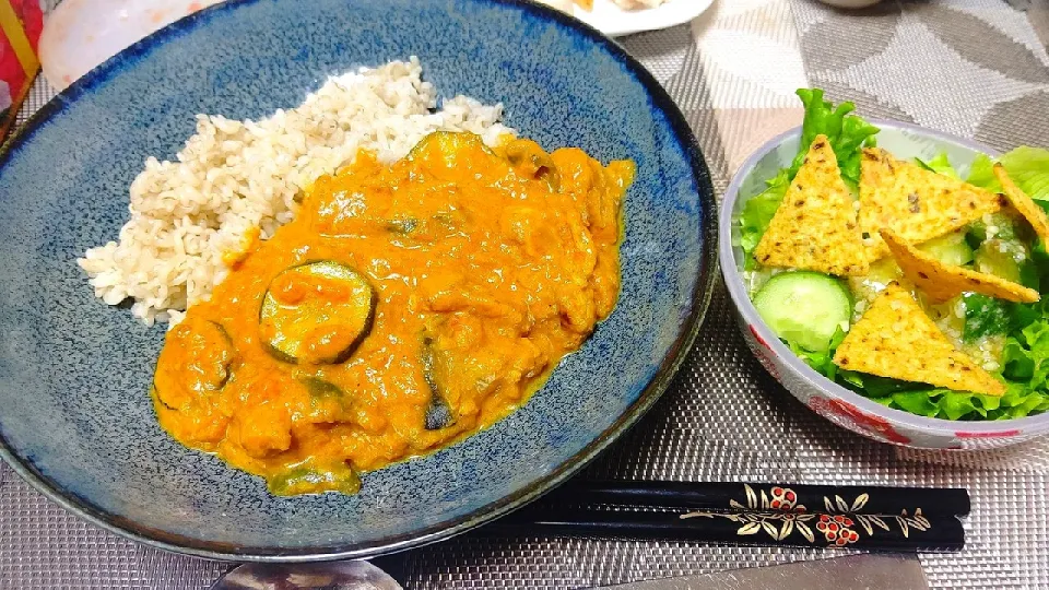 チキンカレーと塩麹サラダ|rieuさん