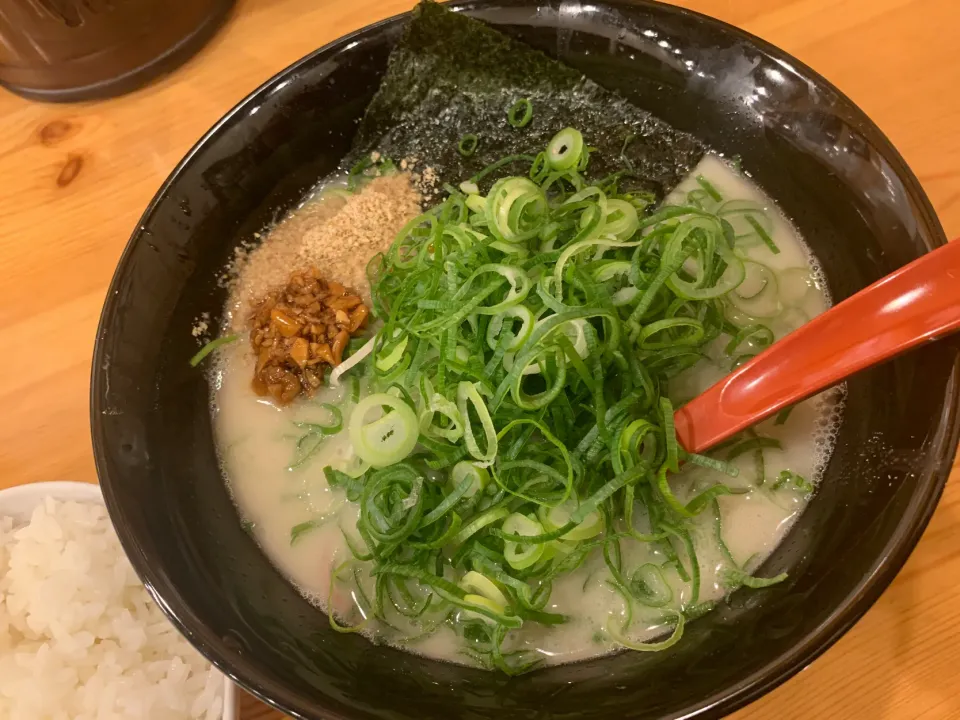 とんこつラーメン　#本丸亭|takashiwagaさん