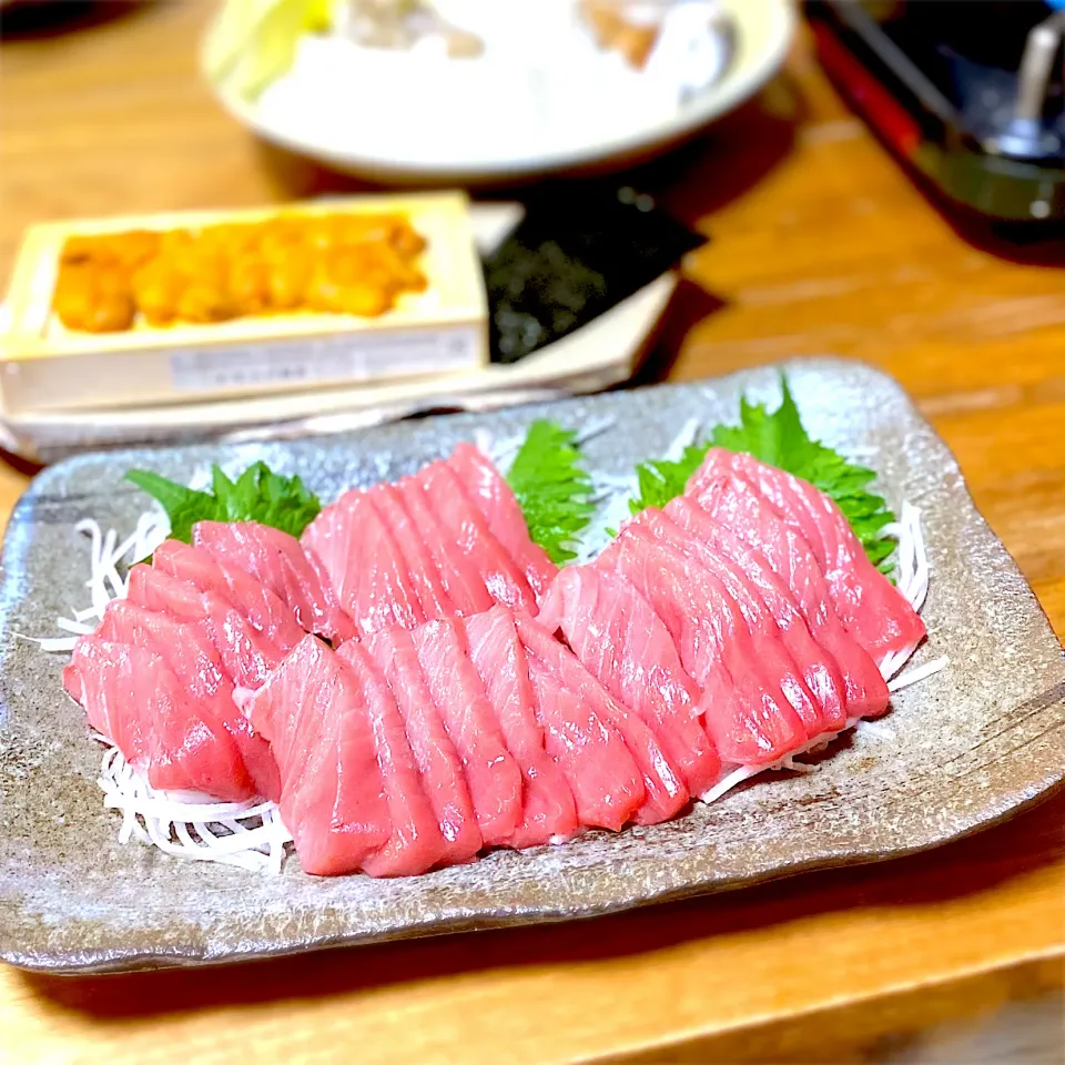 Snapdishの料理写真:小川のうに✺✺と、長崎県産生本まぐろの中トロ 🐟🐟🐟🐟🐟🐟|みかりんさん