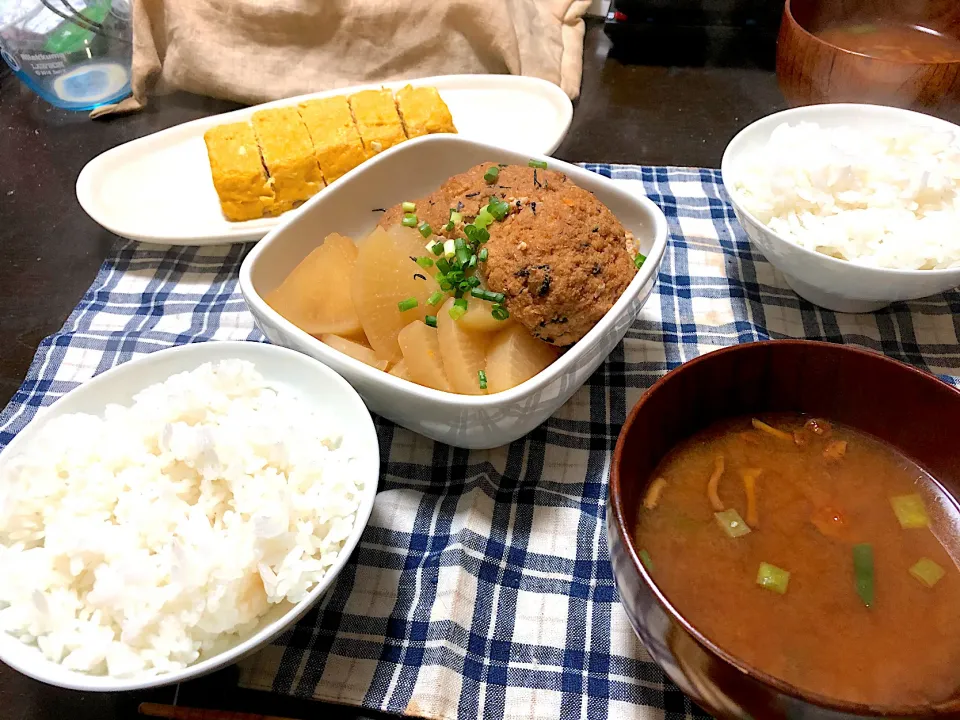 朝ごはん★がんもと大根の煮物、だし巻き卵、みそ汁、ごはん|ハルさん