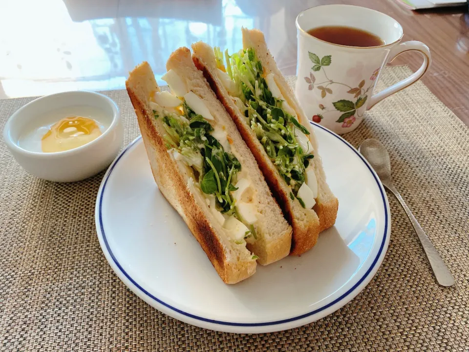 卵と豆苗のサンドイッチ🥪|るかるんさん