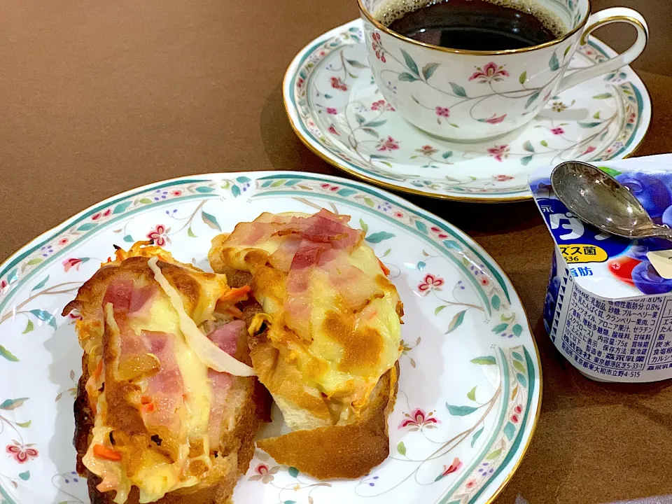 Snapdishの料理写真:2020.12.31 大晦日の朝ごはんはフランスパン🥖でピザトーストに🍕|Seikoさん