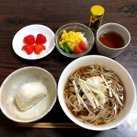 Snapdishの料理写真:#おにぎり、#鶏そば、#恋みのり、#サラダ、#ほうじ茶、#柚子七味|tatsuya_kidさん