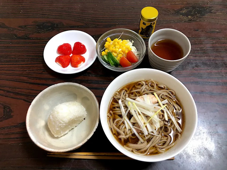 Snapdishの料理写真:#おにぎり、#鶏そば、#恋みのり、#サラダ、#ほうじ茶、#柚子七味|tatsuya_kidさん