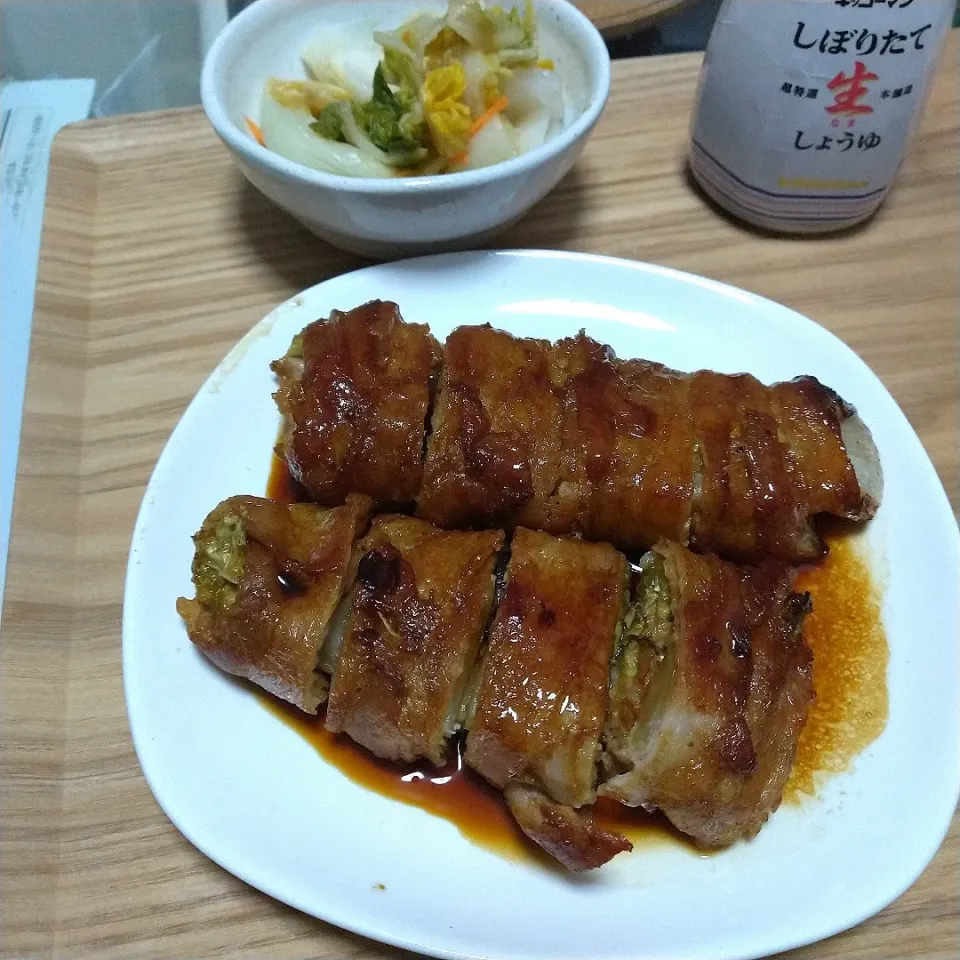 肉巻き
中に白菜、しいたけ、梅肉
すき焼きタレで味付けました|KIAさん