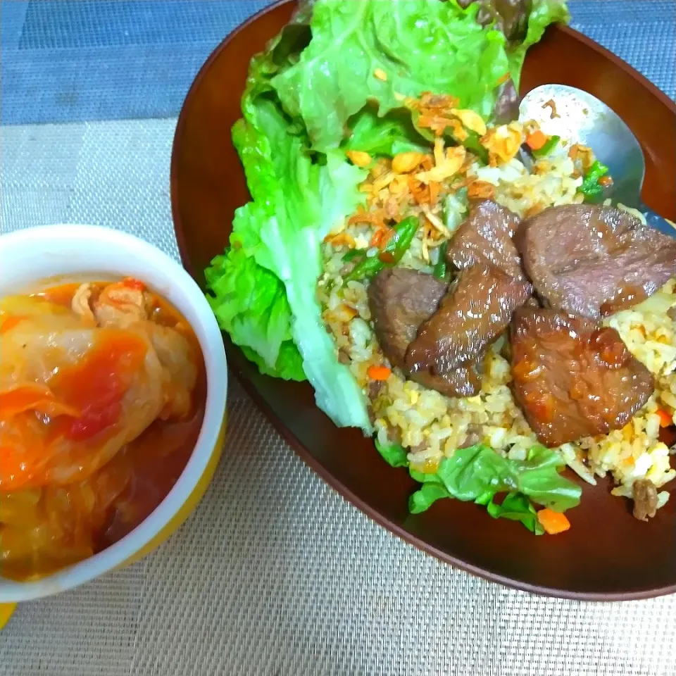 炒飯とステーキ
キャベツと豚バラのトマト煮込み|KIAさん