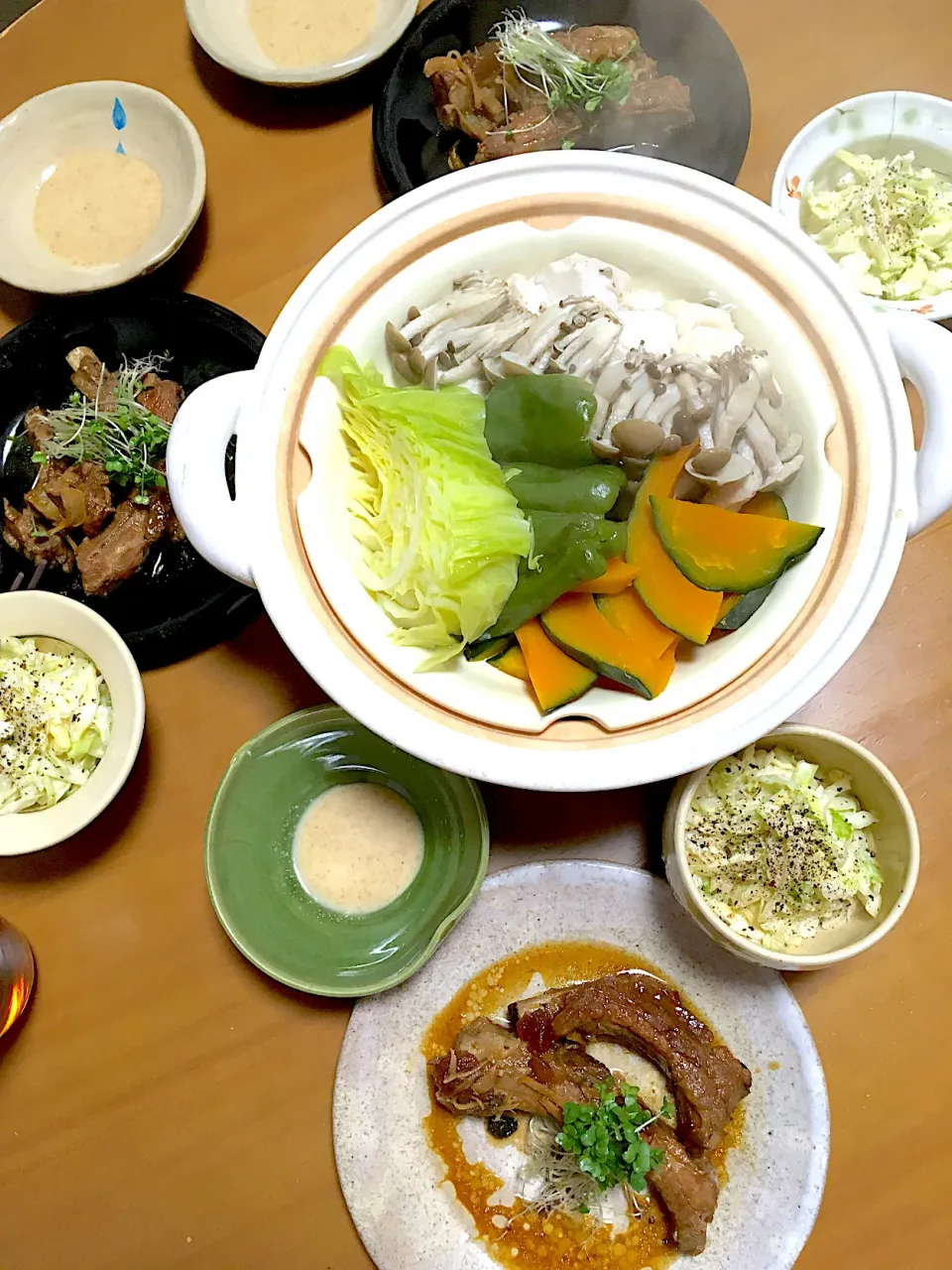 Snapdishの料理写真:2020年食べ納め🧡😋大晦日の晩ごはん♡蒸し野菜＆塩糖水漬け鶏胸肉、コールスローサラダ、豚スペアリブ煮込み🐽|さくたえさん