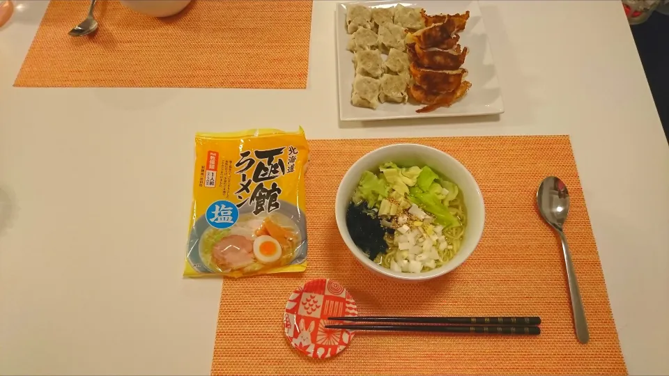 今日の夕食 塩ラーメン、餃子、焼売|pinknari🐰🌈さん