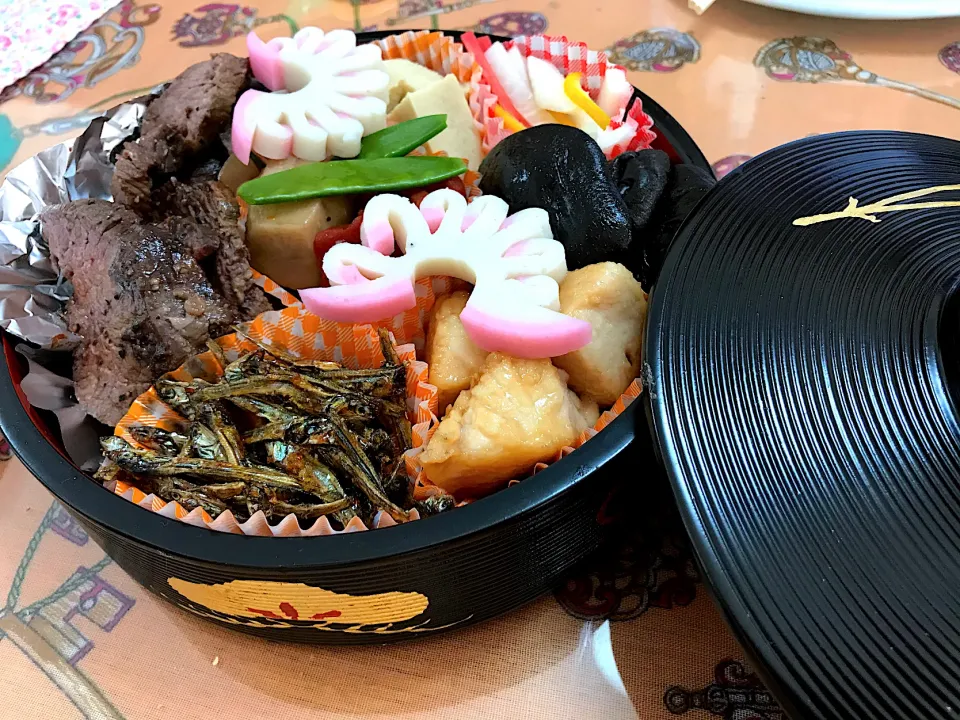 Snapdishの料理写真:2021🎍明けましておめでとうございます初めてのおせち料理🍱|えいぽんさん