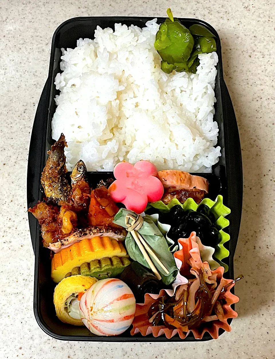 Snapdishの料理写真:おせち弁当|besさん