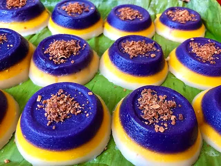 Snapdishの料理写真:Sapin sapin is a Filipino rice cake made from glutinous rice and coconut milk. This delicious dessert dish is composed of three layers.|RamcelsKitchenさん