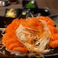 Snapdishの料理写真:Salmon sashimi|kolyanさん