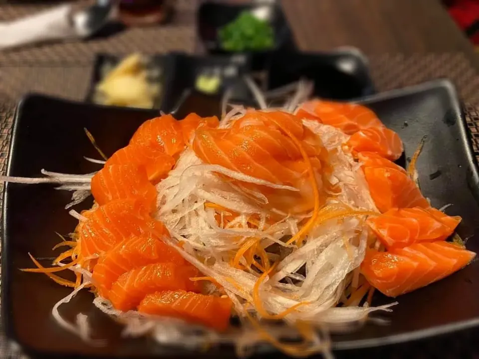 Snapdishの料理写真:Salmon sashimi|kolyanさん