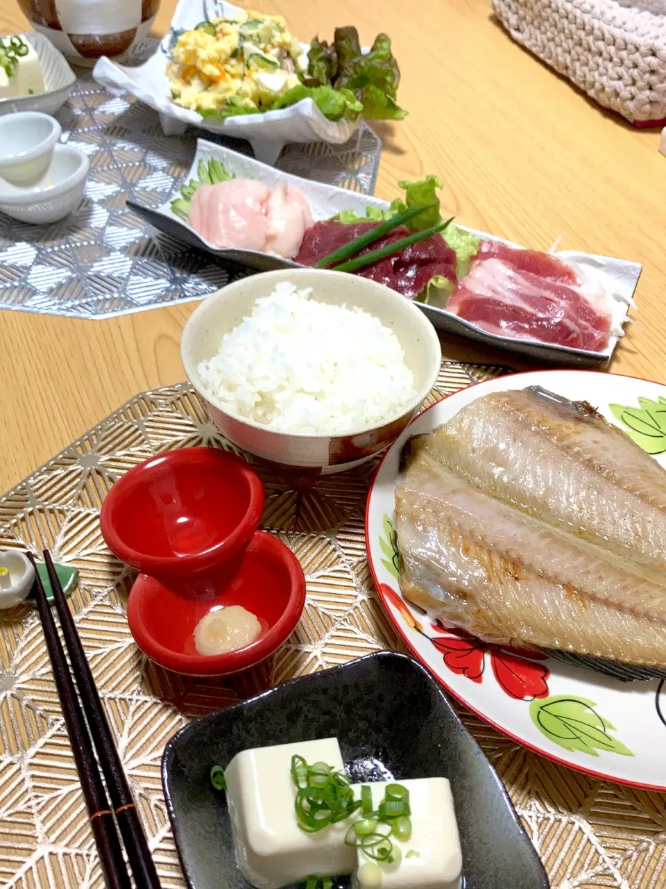 ほっけ、馬刺し、冷奴、ポテトサラダ|ツインうさぎさん