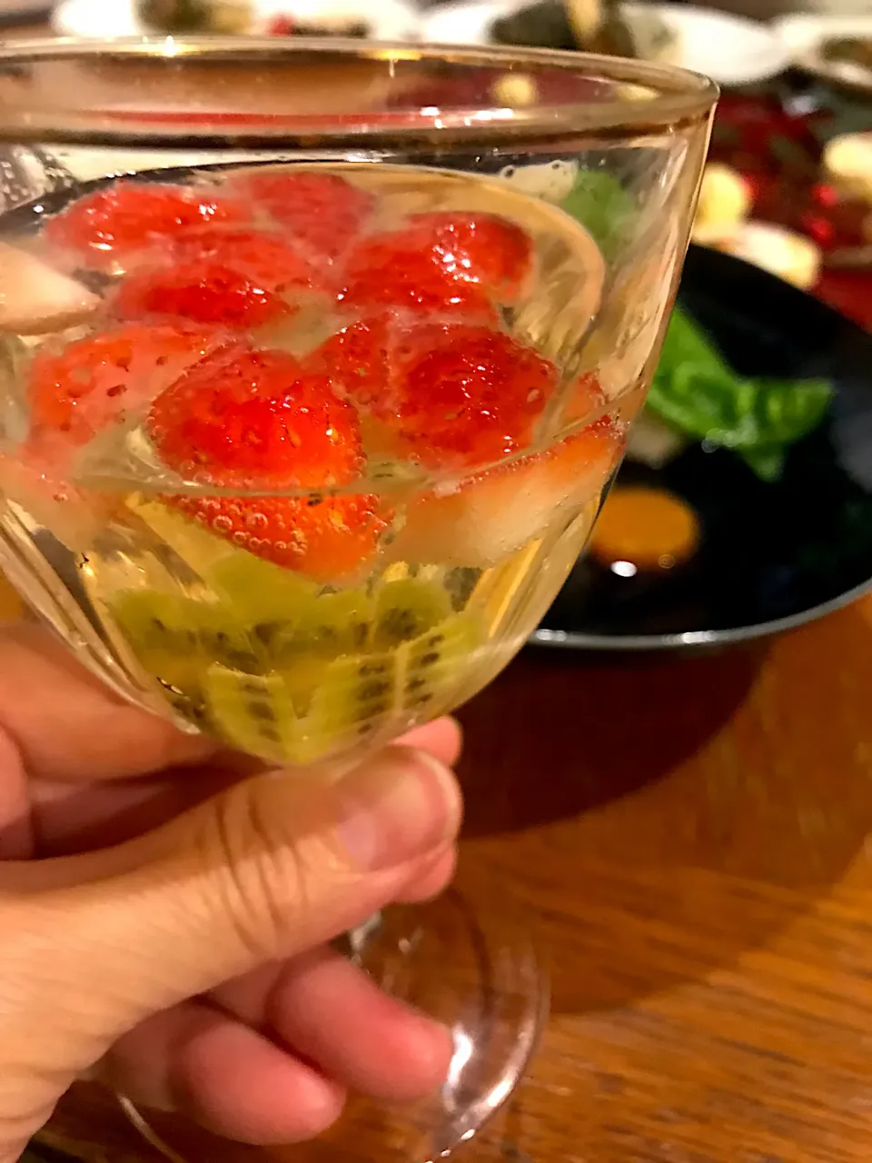 Sparking Wine Cocktail🍓|Iggywiggyさん