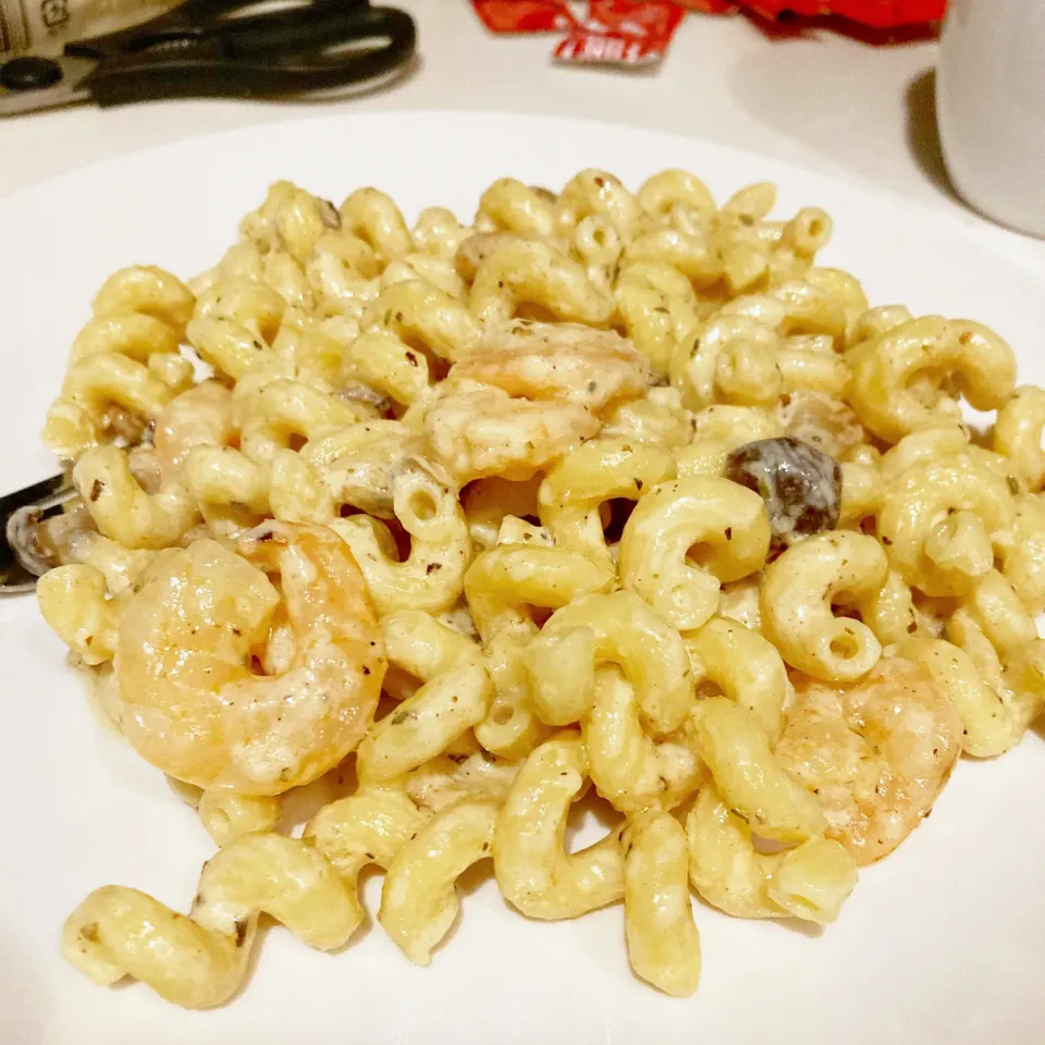 Cream sauce pasta with mushrooms, shrimps, and clams|tinaさん