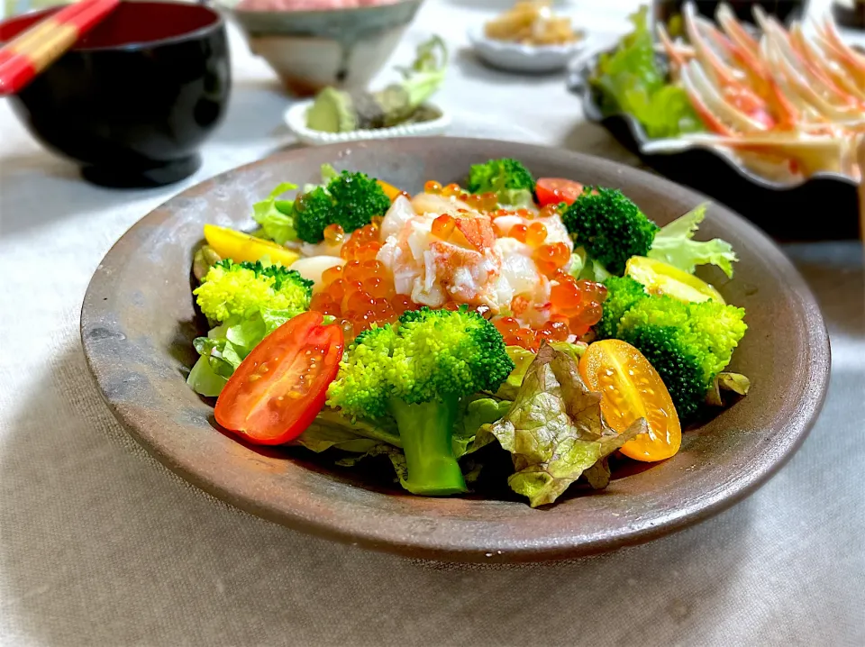 帆立と蟹といくらのサラダ🥗|ゆかりさん