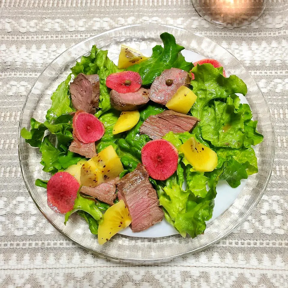 Snapdishの料理写真:ジビエ🦌鹿肉のステーキサラダ🥗|きょーこさん