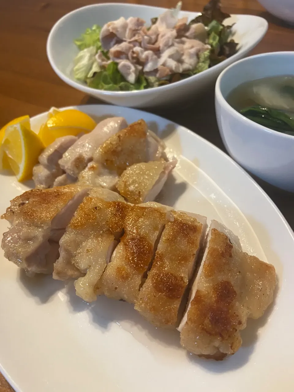 1/3の夕食　鶏塩レモン焼きと豚しゃぶサラダ|yoneさん