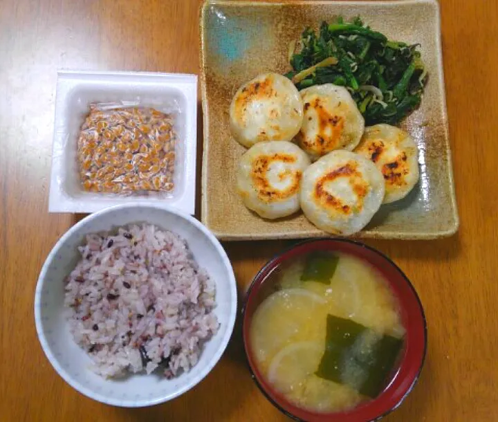 １月２日　にらまんじゅう　しらすとほうれん草のバター醤油炒め　納豆　かぶのお味噌汁|いもこ。さん